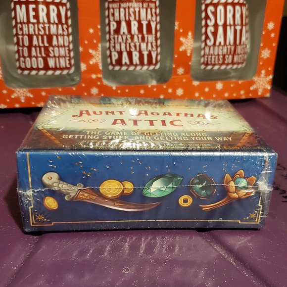 Chronicle Books Aunt Agatha's Attic Fast-paced Card Game, New - Picture 6 of 8